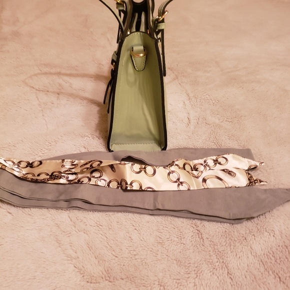 Green Handbag - Picture 2 of 11